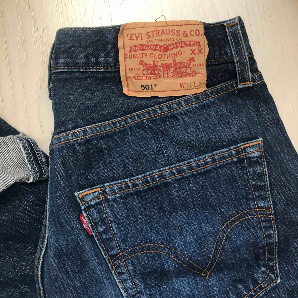 Superfina jeans från Levi’s i stl w31 l32. Helt felfritt skick, säljes pga fel storlek!. Jeans & Byxor.