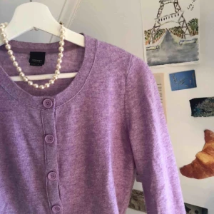  - 💜 Intressekoll 💜 Croppad lila kofta, bra skick!  