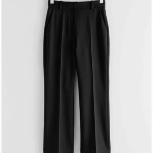  - Kostymbyxor ifrån & Other stories! Super skönt material!! 