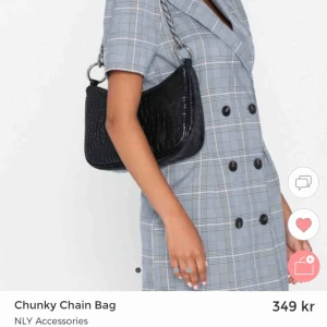  - Snygg lite större handväska från Nelly i djurmönster. Använt endast 1 gång. Säljer pga att den tyvärr inte kommit till användning. Köpt för 349kr