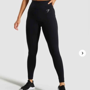  - Dreamy leggings från gymshark. Använda några få gånger, tyckte inte dom passade mig. Lägger in egen bild sen