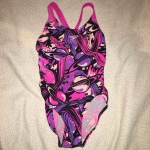  - Rosa mönstrad baddräkt från speedo