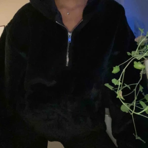  - Min favvojacka någonsin men köpte den i en för stor storlek och beställde sedan en ny i S så denna i M har aldrig använts!! 🐬🐬🐬