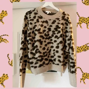  - Frakt ingår i priset🌟🌟Hm tröja använd fåtals gånger.