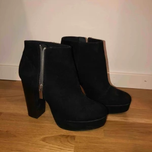  - Klackskor, använda fåtal gånger men superfina!  Skriv för fler bilder 