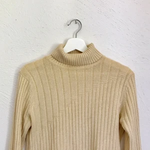  - Jättefin guld/gul vintage polo!!  Frakt tillkommer✨