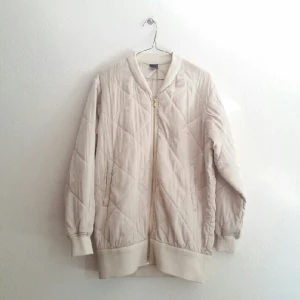  - Oversize jacka från Gina Tricot. Finns i Stockholm!