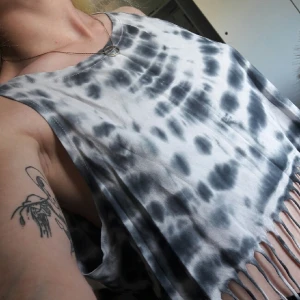  - fransar top från monki bra skick! 