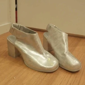  - sköna och knappt använda skor. 