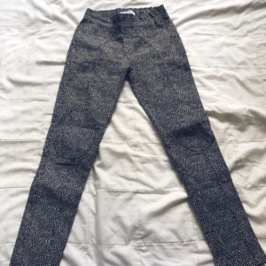  - RODEBJER DARTFORD STARDUST TROUSERS  Storlek XS (34/36). Perfekt skick! Nästan oanvända (vilket är anledningen till att jag säljer :) wooop woop 🍓