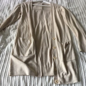  - Passar fint till tighta byxor eller leggings 