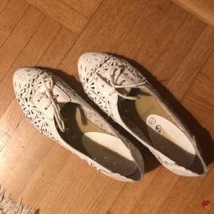  - this is vintage style and real leather, used!