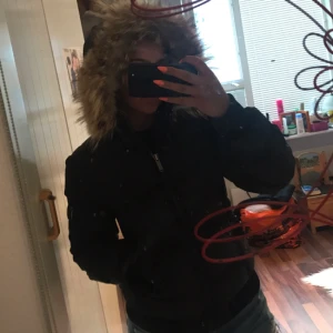  - Bomboogie jacka. Strl S men funkar för XS. 
