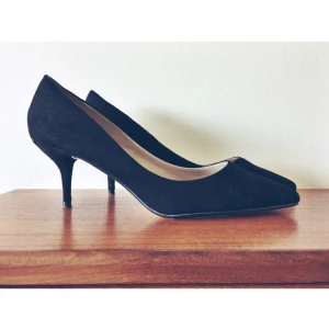  - Skor med smal tax-klack från Zara! Eleganta, stilrena och bekväma. 6cm 👠  frakt inräknat i priset 