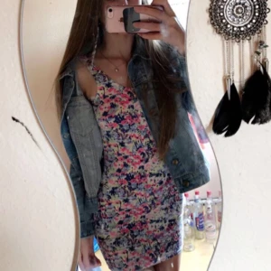  - Passar storlek xs-s (elastisk), från hm. Använd vid då tillfällen. 