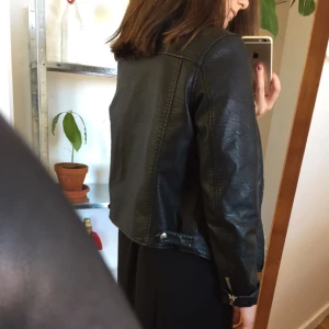  - Världens finaste och bekvämaste "skinnjacka". Nyskick! 