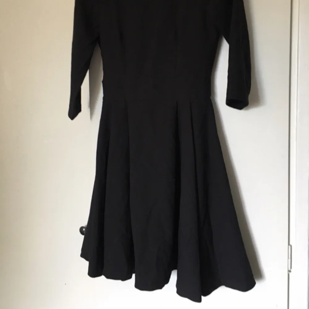 Fin svart klänning från vila. Aldrig använd. . Klänningar.