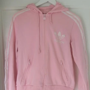  - Äkta adidas tröja i Stl M. Mysig och skön. 
