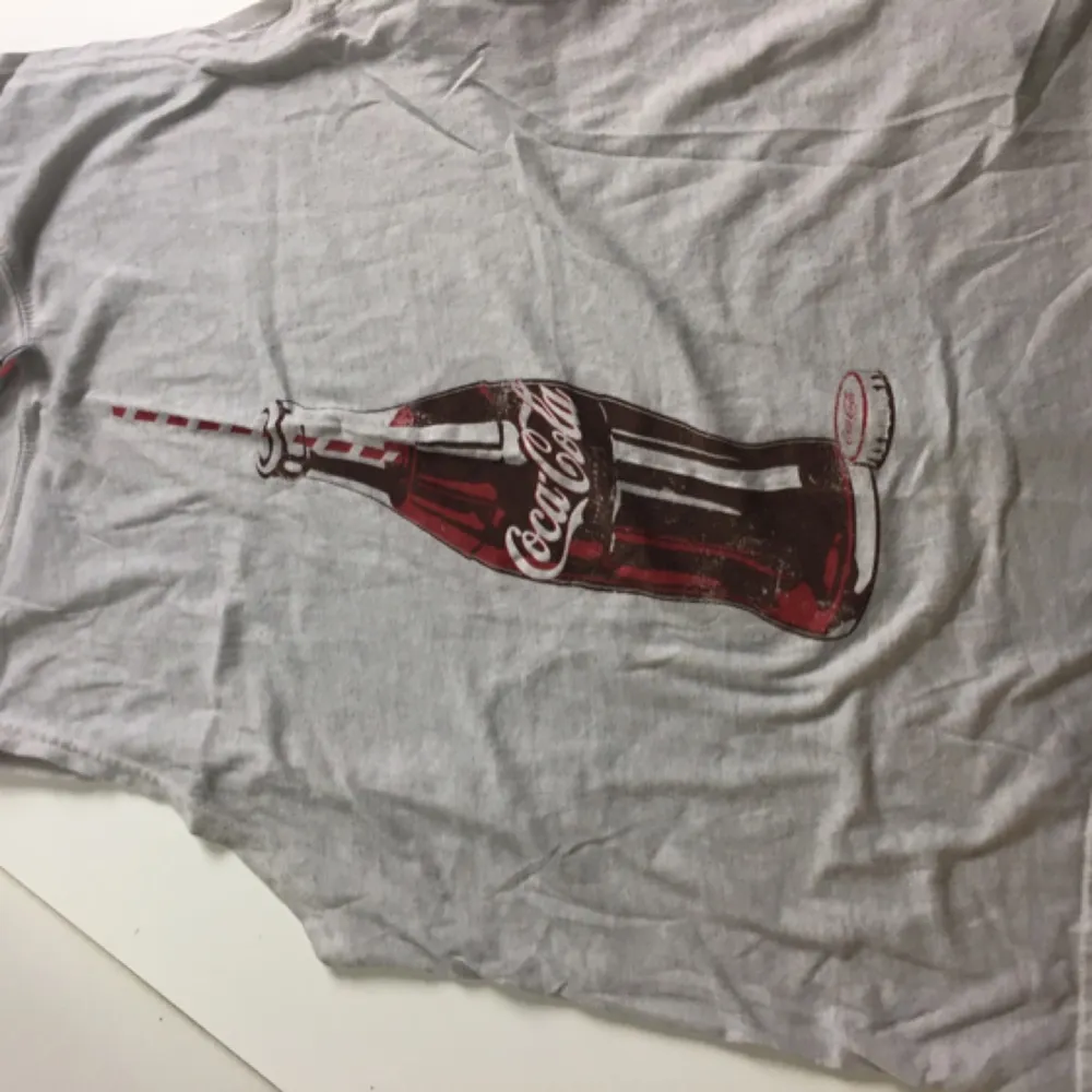 Coca Cola linne, köparen står för frakten . Toppar.