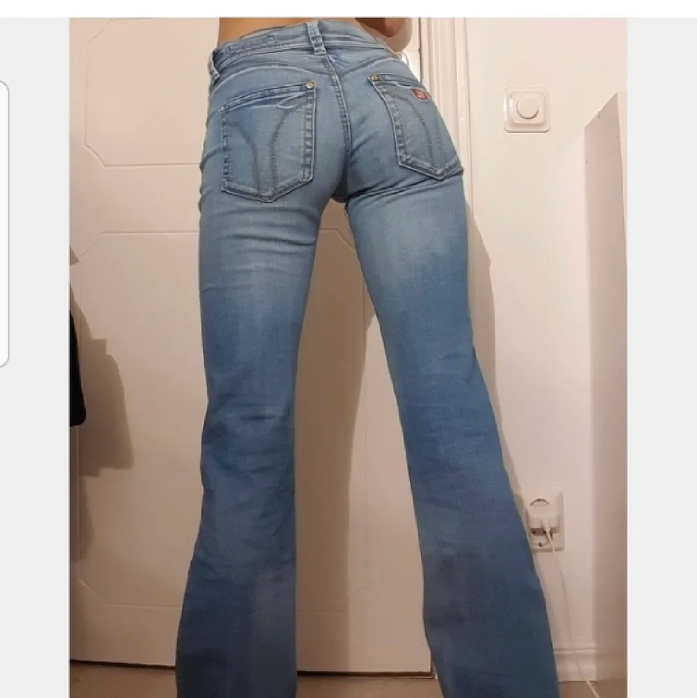 Vintage jeans från miss sixty som jag köpte här på plick men tyvär var för små för mej (lånade bilder) buda till mej privat åså skriver jag bara vad budet ligger på! Eller köp direkt för 400kr. Jeans & Byxor.
