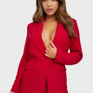 The It blazer - Blazer från Nelly, använd en gång. Sitter skitsnygt men kommer inte till användning tyvärr :(( Orginalpris 500kr.