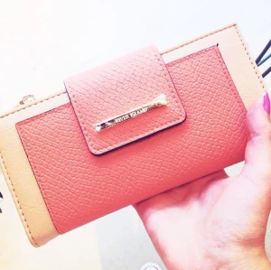  - Säljer denna fina plånbok från River Island! 