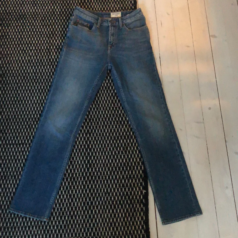 Säljer mina tiger of Sweden jeans som jag endast har användt en gång. Köpte för 1500 kr och säljer för 850 kr. Jeansen är i storlek 25/32.. Jeans & Byxor.