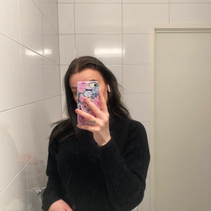 Polotröja  - Stickad tröja med polokrage. Aldrig använd🖤🥰