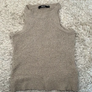Bikbok beige xs/s - Säljer en enormt fin tröja, aldrig använt. Kontakta vid intresse✨