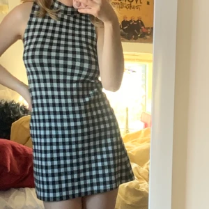 Rutig klänning - Rutig klänning köpt från Gina för några år sedan, väldigt gullig men är för kort för mig.