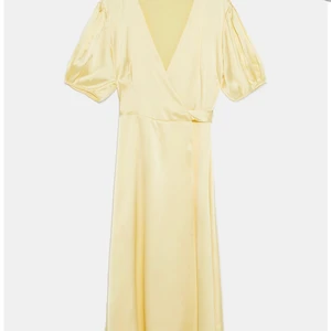 Gul Sidenklänning ZARA - (Sista bilden är lånad)