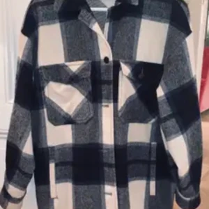 M/S - Blå rutig jacka inte komigt mycket till andvändning 280+frakt💓