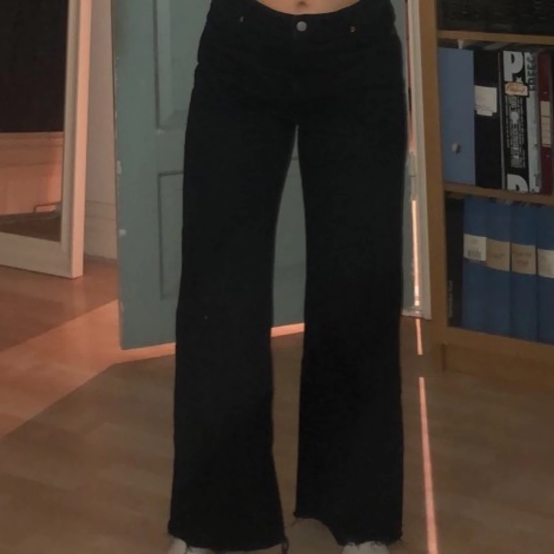 Monki Yoko jeans svart