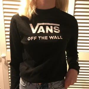 Vans tröja - Skit snygg vans tröja, mycket bra skick o inga sprickor i text eller mönster. 