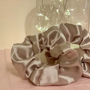 Scrunchie  - Scrunchie 