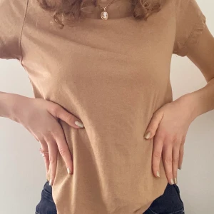 Fin tshirt från Bikbok 🤎 - Perfekt tshirt från Bikbok! Köpare betalar frakt <3