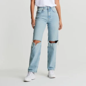 90s high waist jeans - Jättesnygga trendiga jeans från Gina, använda 2 gånger. Jättebra skick och snygga! Ursprungs pris 599kr säljer för 150kr. Hör av dig om du vill ha flera bilder eller är intresserad💗 Budgivning om flera är intresserade 