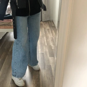 Vida jeans ✨ - Från Gina Tricot, storlek 34 ⚡️