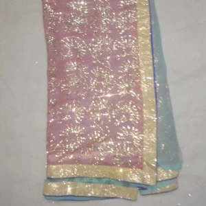  - Indisk sari. Oanvänd. Helt ny. Från Indien. Vid frågor får ni kontakta mig. 