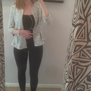  - Fin jacka från HM, passar bra på fest eller tillfällen då man vill vara lite mer uppklädd,