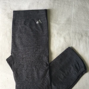  - Yoga-tights adipure climalite från adidas i trekvartslängd. 