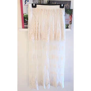  - Lång spetskjol från zara
Använd en gång