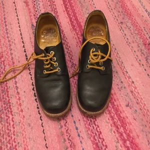  - Coola skor som nog är väldigt gamla, alltså vintage. Men de är som nya! 