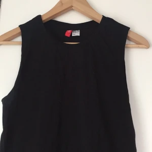  - Oanvänt linne från HM