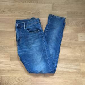 Levi's jeans i storlek W31 L32 520