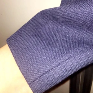  - Jacka köpt ifrån H&M, imprincip oanvänd säljer då den är förstor för mig. Fin marinblå färg med guld dragkedja, ingen slitning alls! 
