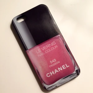  - Säljer mitt fina iphone 6 skal! Köpt i London! Den är något repig, vilket man kan se på bilden!  