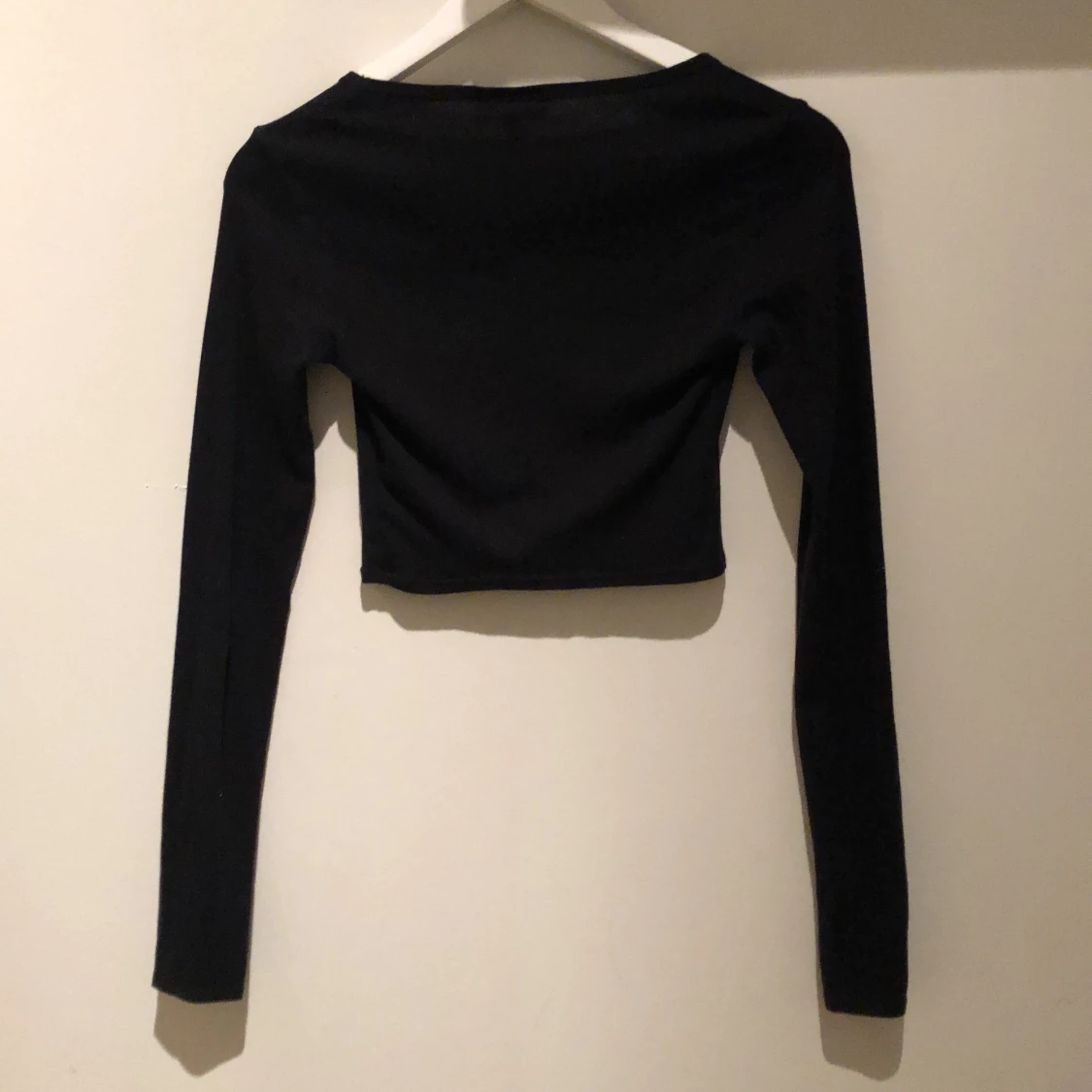 Långärmad svart croptop - 90