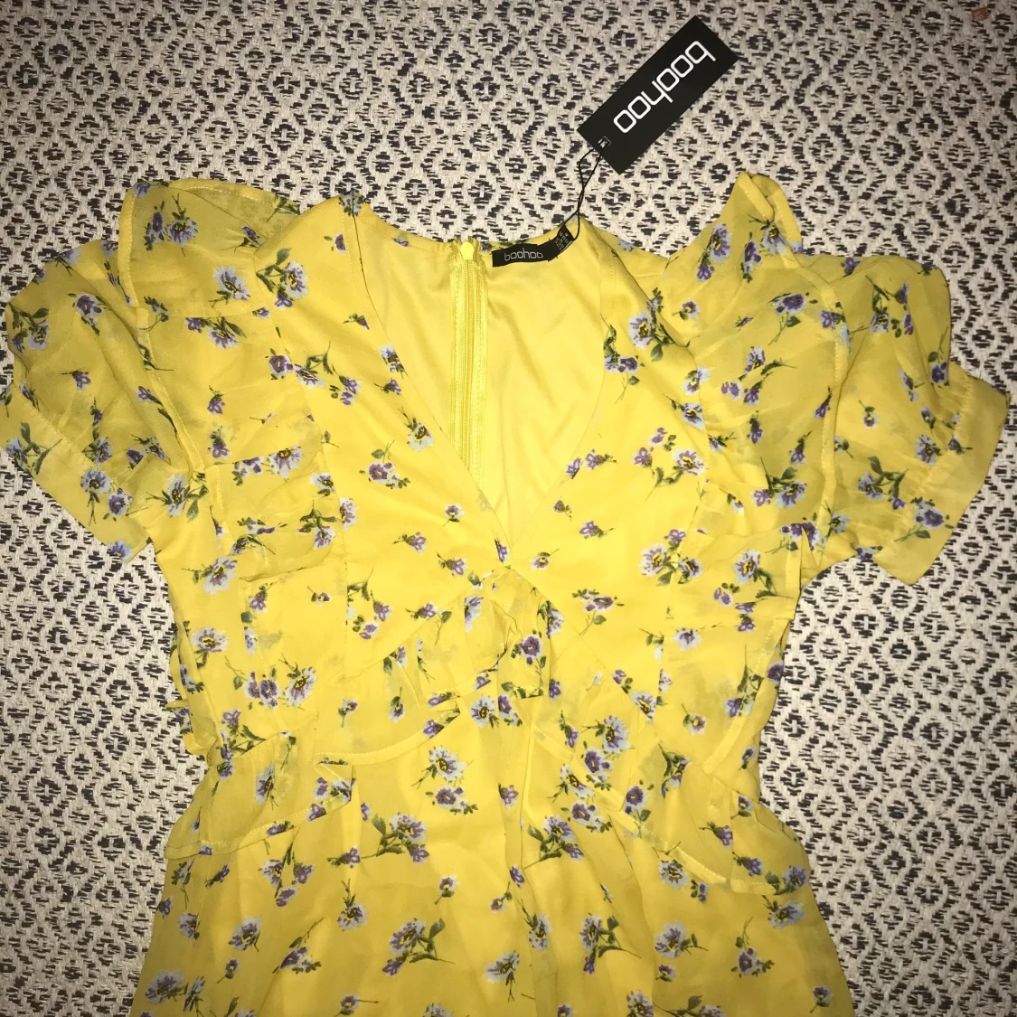 Gulblommig klänning - strl. 34 - 91