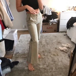 Beiga byxor - Snygga beiga byxor från Esprit